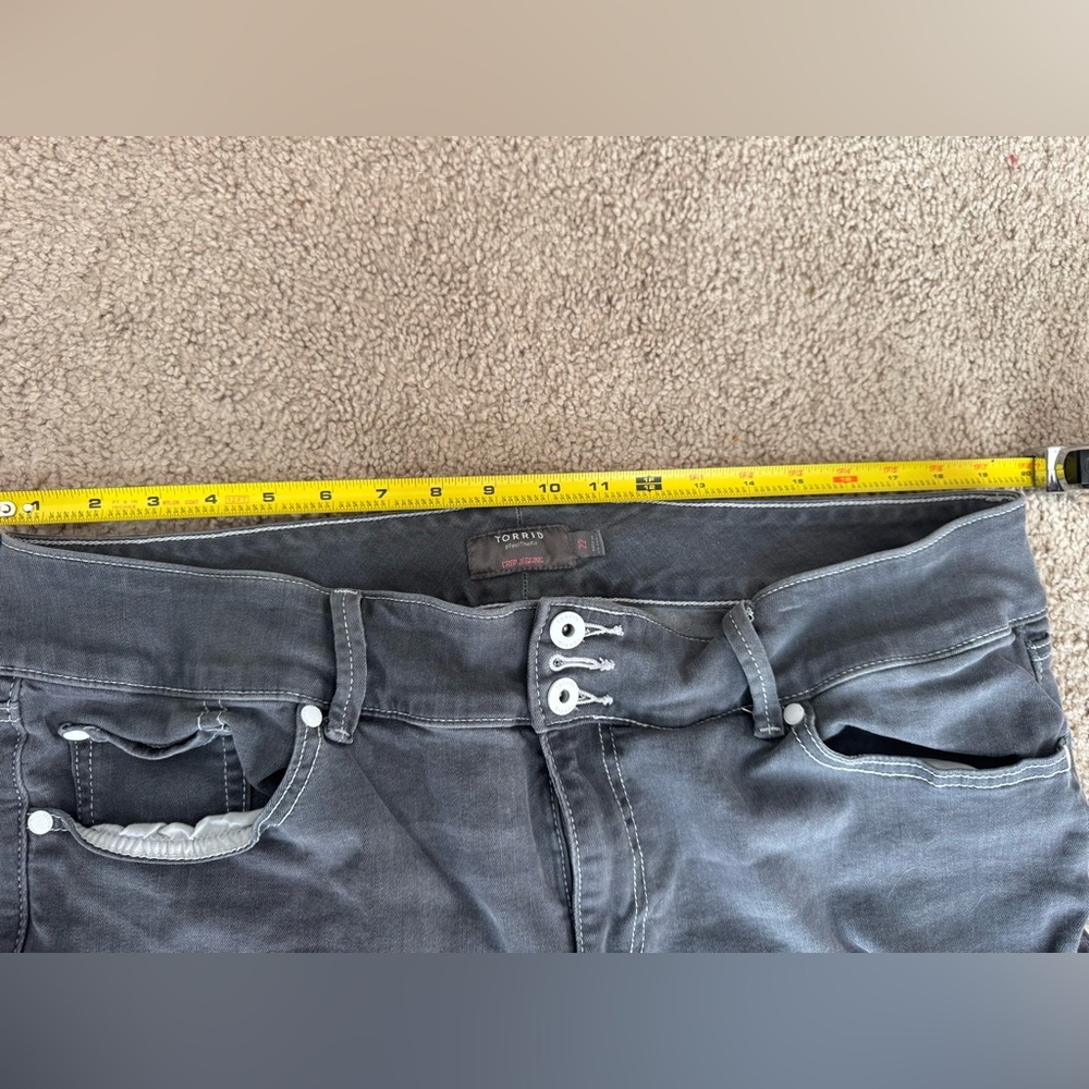 Torrid Crop Jeggings | Slate Blue-Grey Wash | Size 22 (3X) - Picture 6 of 9